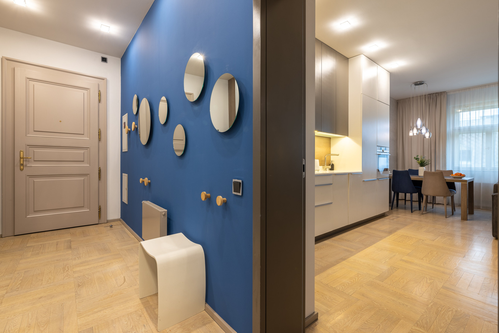 Hallway to kitchen and dining