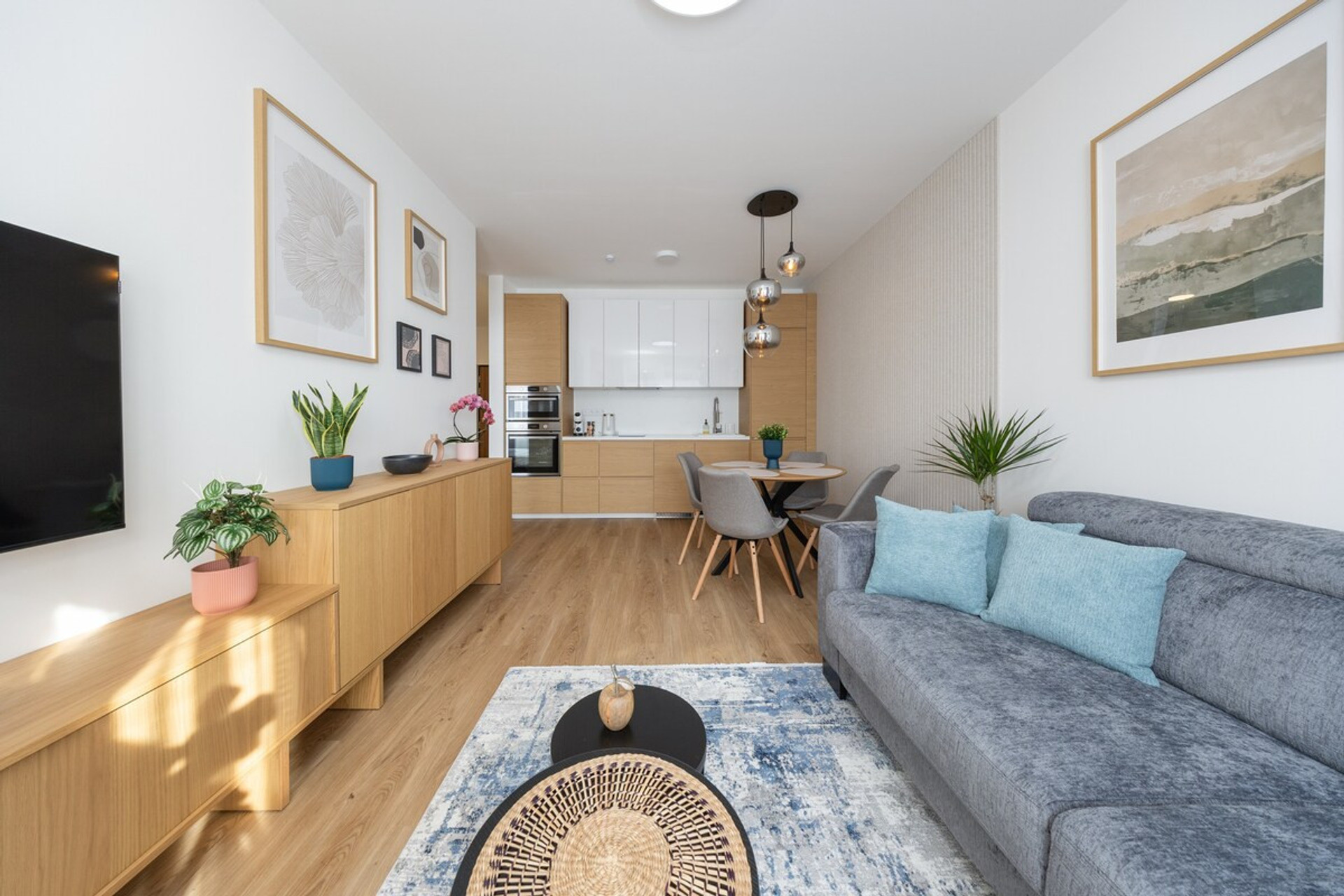Living room image 4
