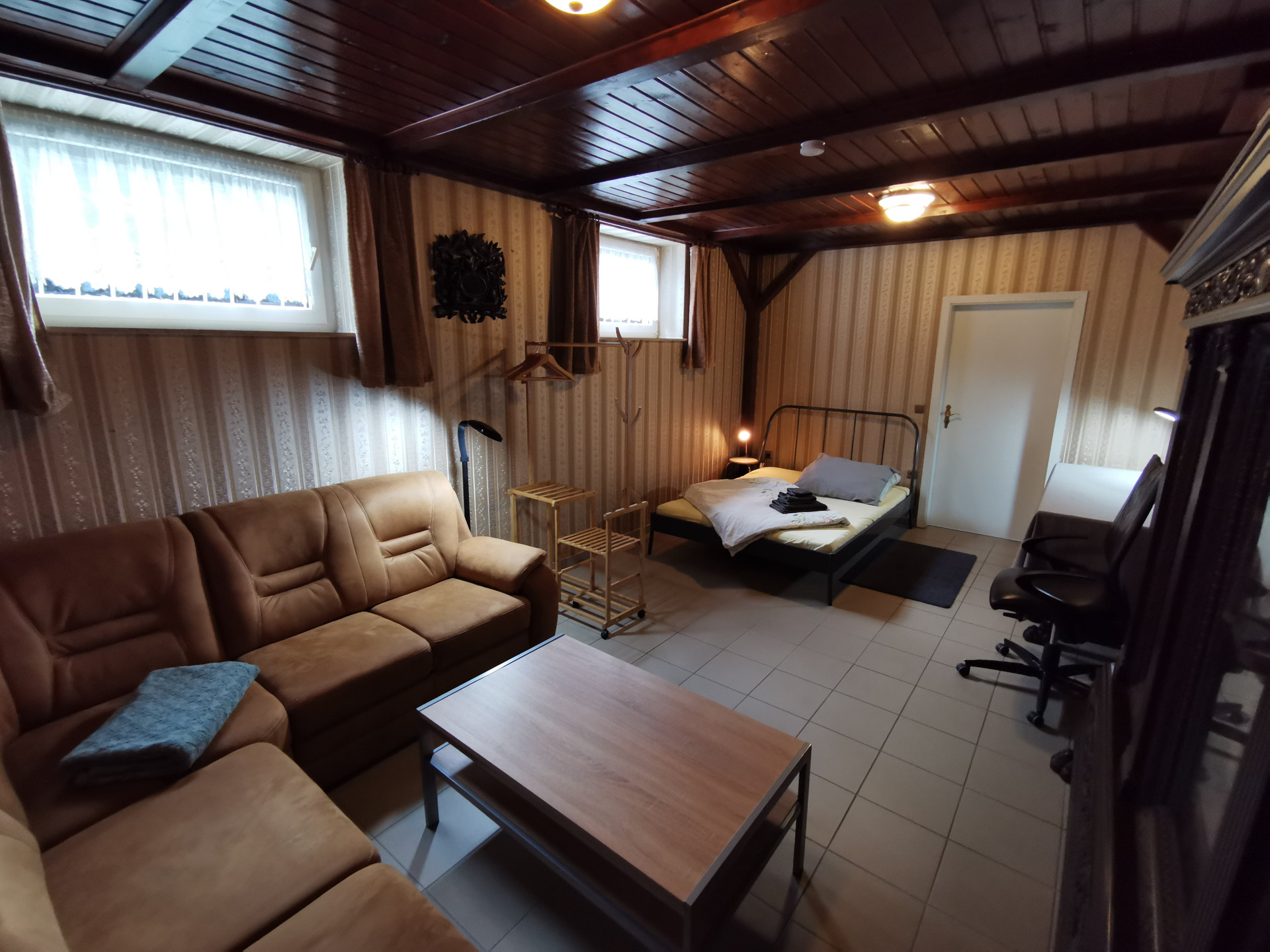 Schlafzimmer 1