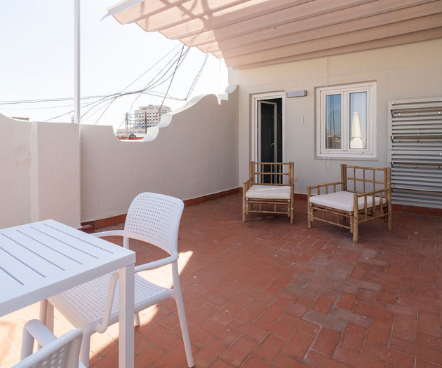 Big apartment with terras, Calle del Hospital 1.28