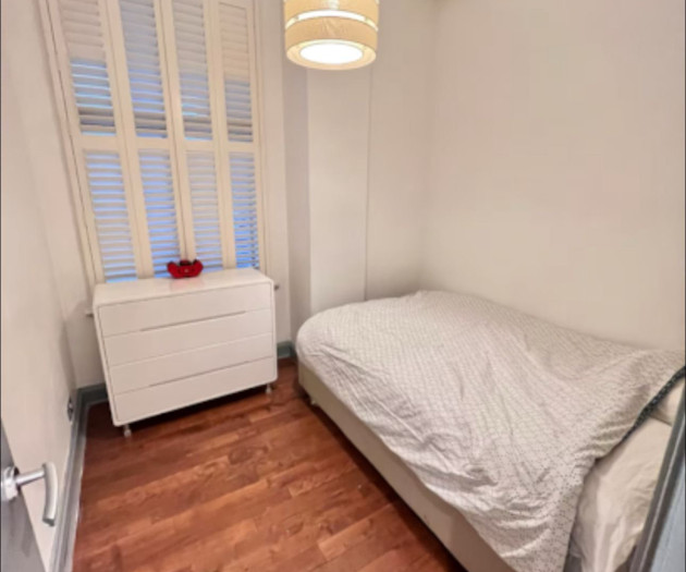 Stylish 2 Bed | Walk to Harrods, Fiber WiFi