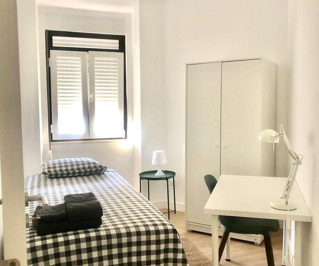 Bright 3-Bedroom Apartment in Central Lisbon