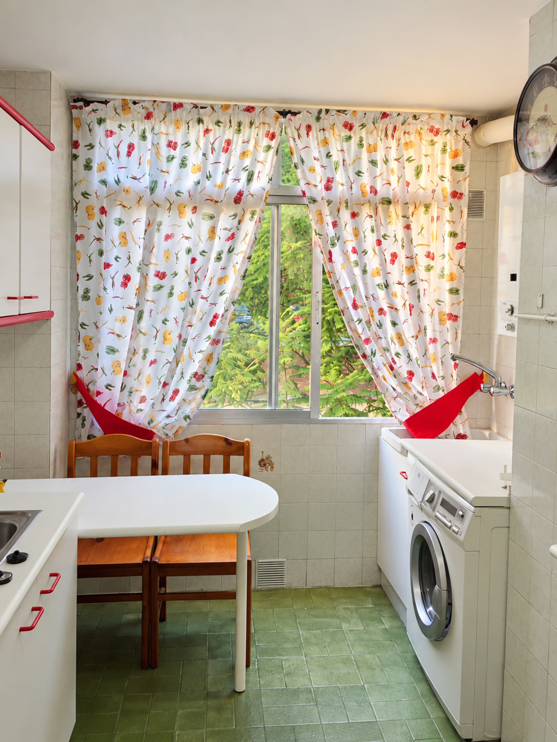 Kitchen with washing machine and table