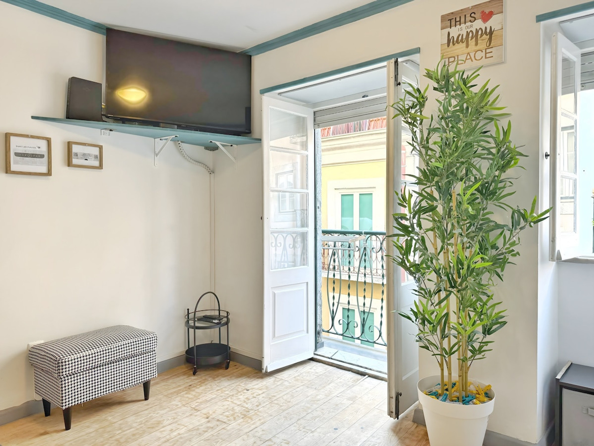 Living room image 1