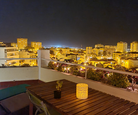 Sunny penthouse in Costa da Caparica