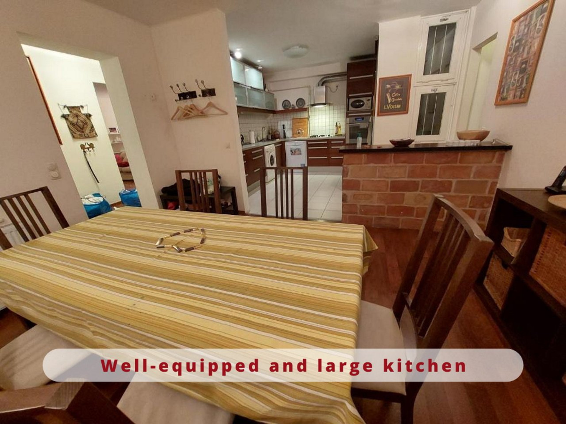 Dining area and well-equipped kitchen