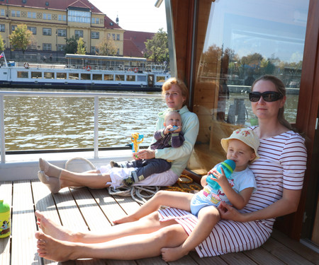 Houseboat Bonanza - A unique experience in Prague