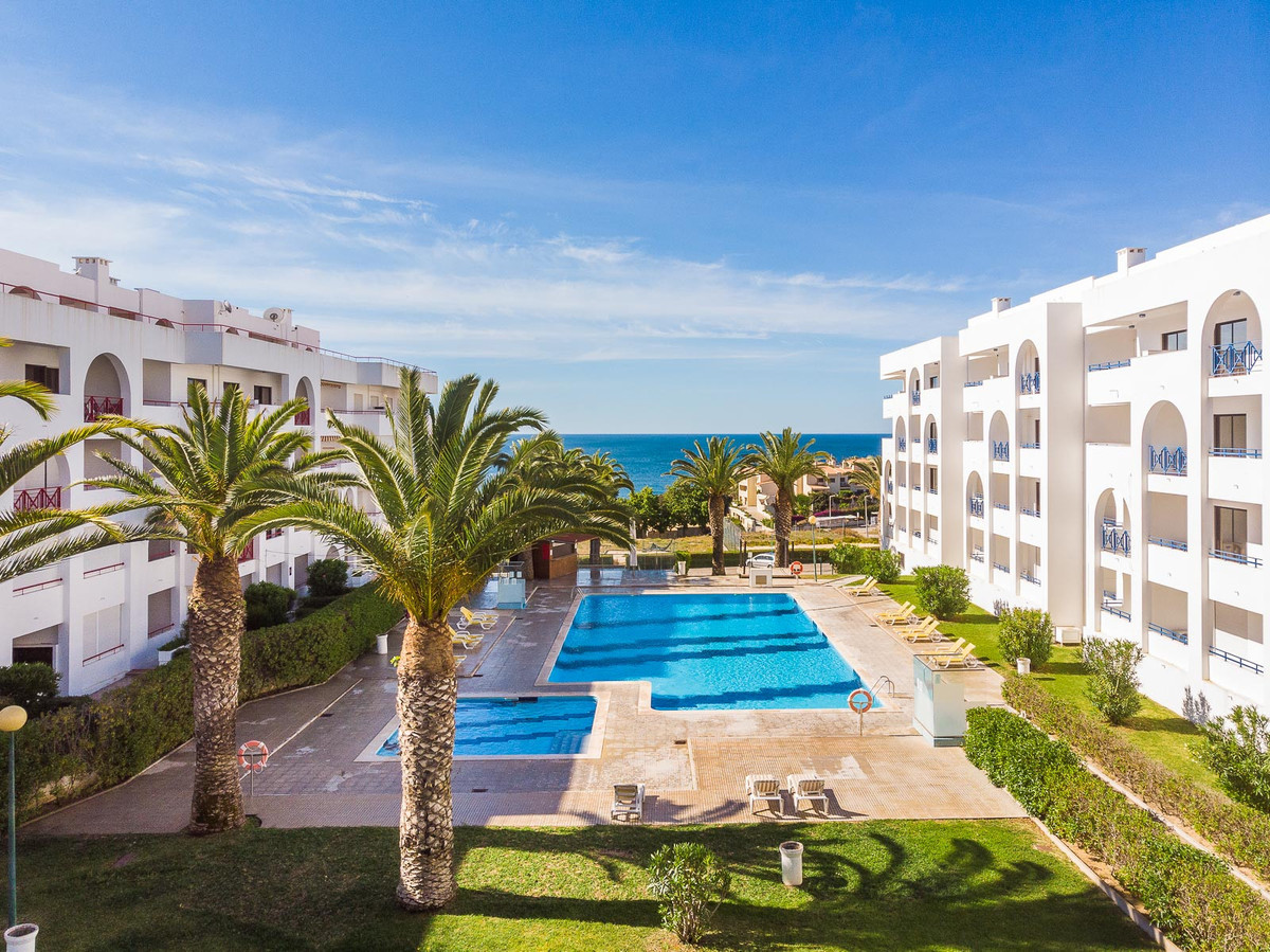 Rent Porches 4 590 €/month FLATIO