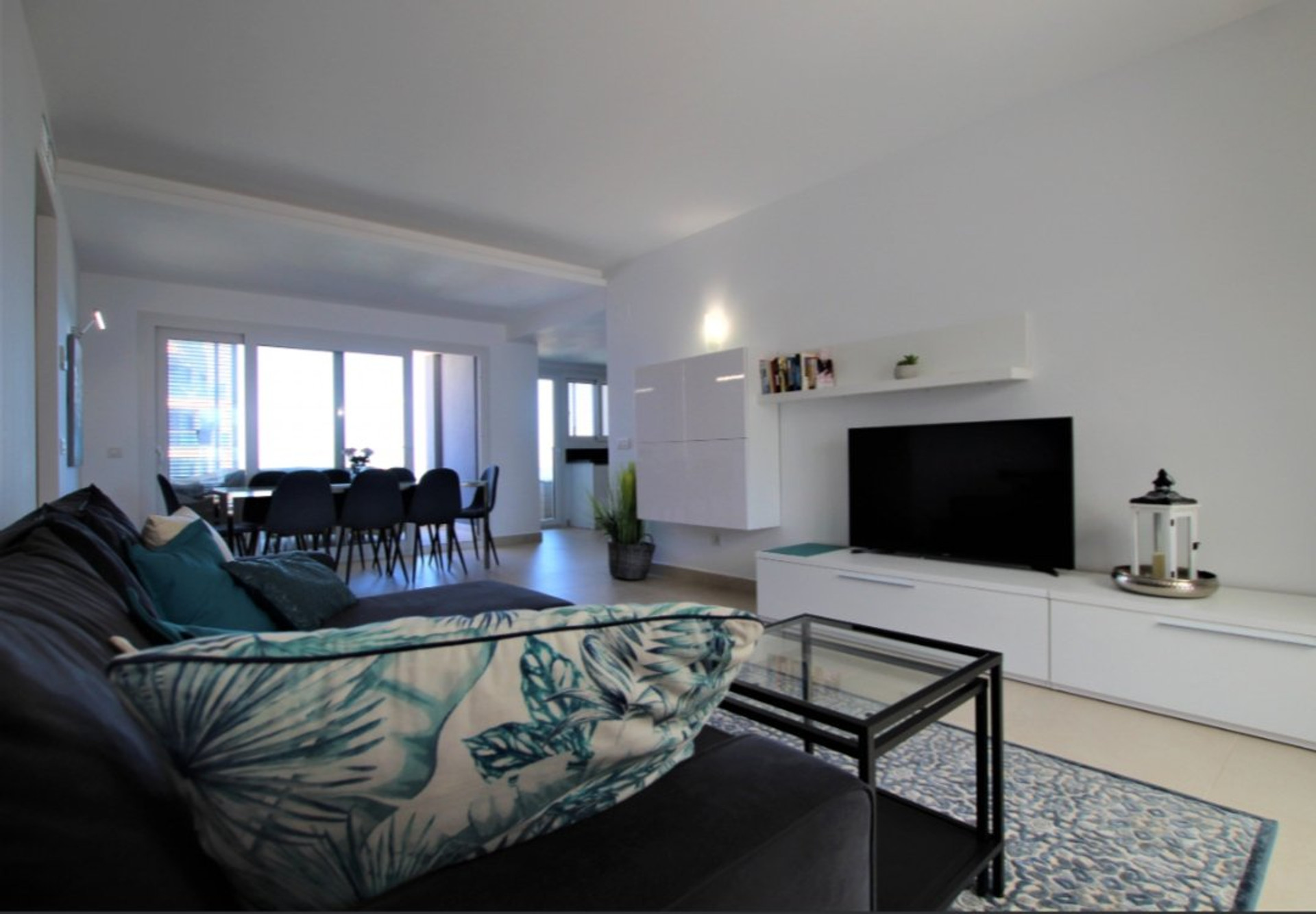 Spacious living and dining area