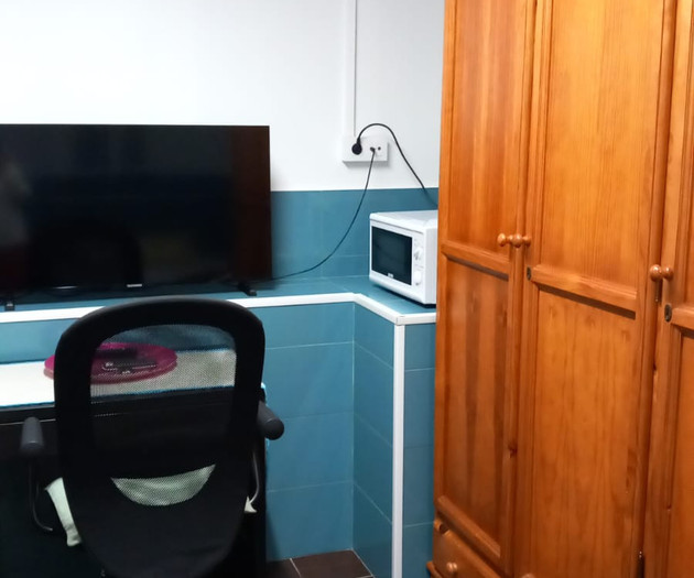 Se alquila estudio equipado y amueblado