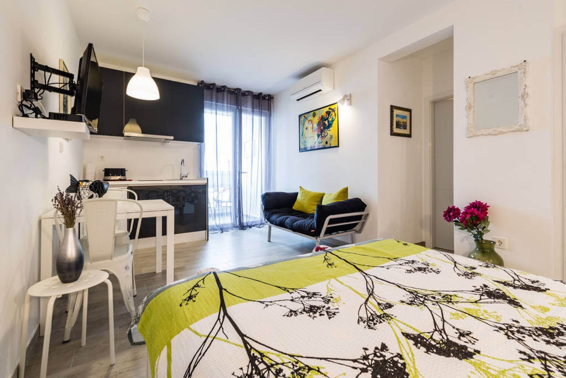 Living room & Bedroom