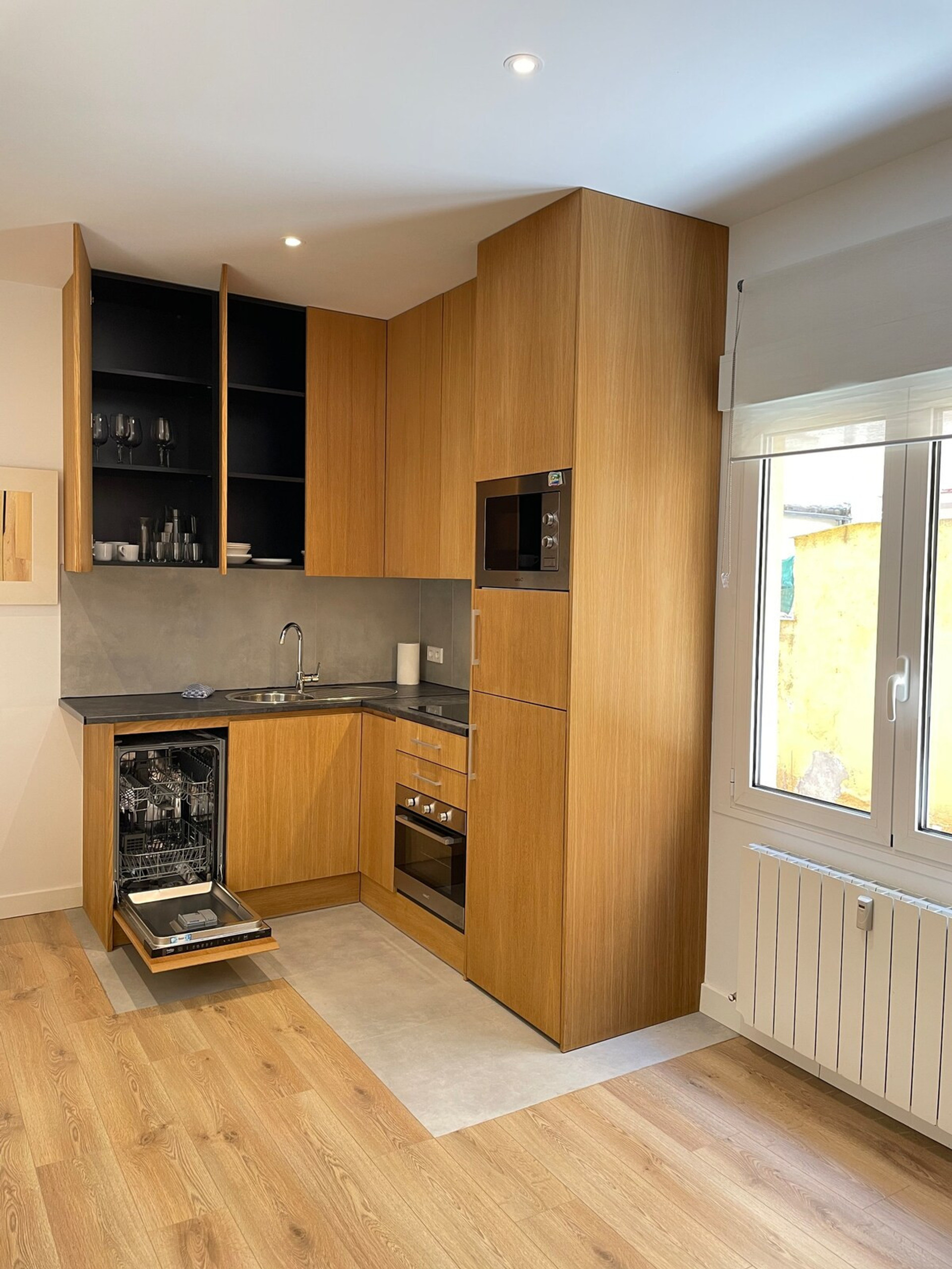 Full kitchen