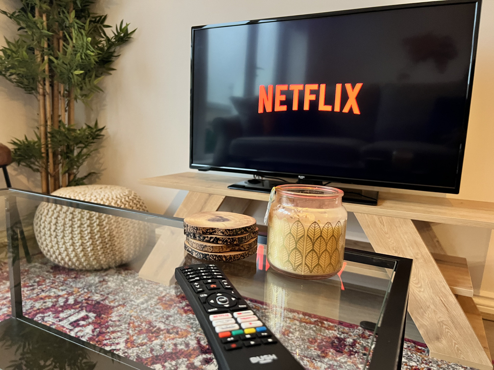 Lounge: Unwind with a Netflix binge on the sleek 40" TV and stylish decor.
