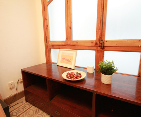 R0302- Room in flat to share in Eixample