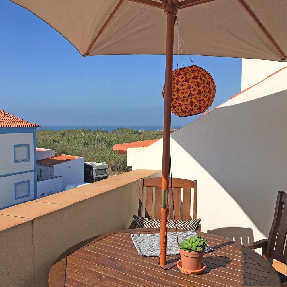 Cozy Oceanfront Apartment - 5min walk to the beach
