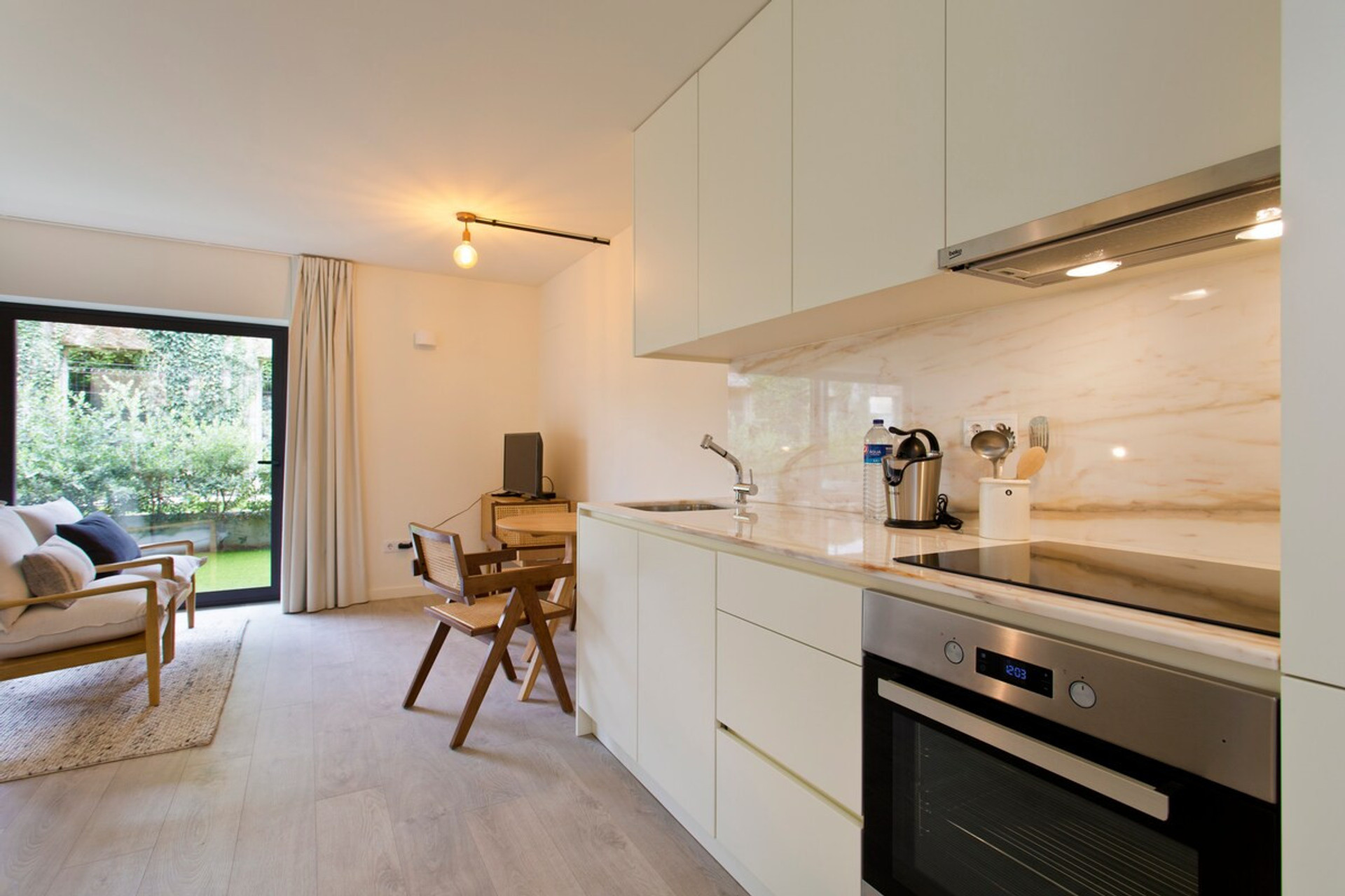 Full kitchen image 3