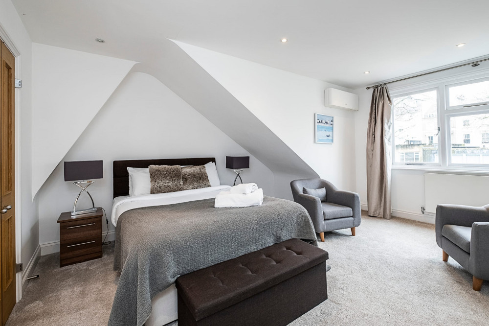 The Porchester Gardens - Modern & Bright 4BDR with