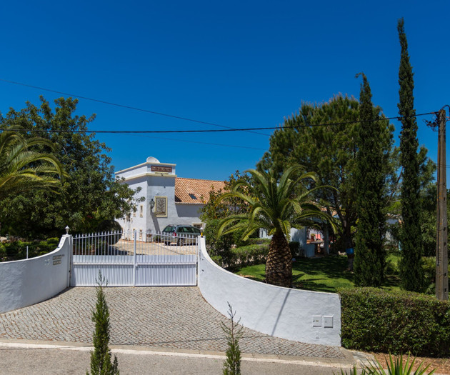 Girassol Apartment in Quinta Velha by LovelyStay