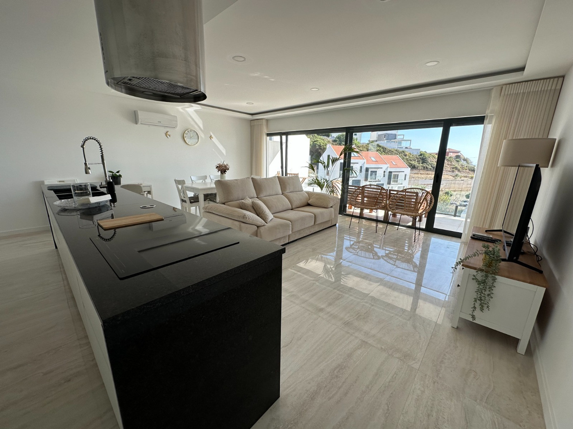 Sala de estar, sala de jantar e cozinha