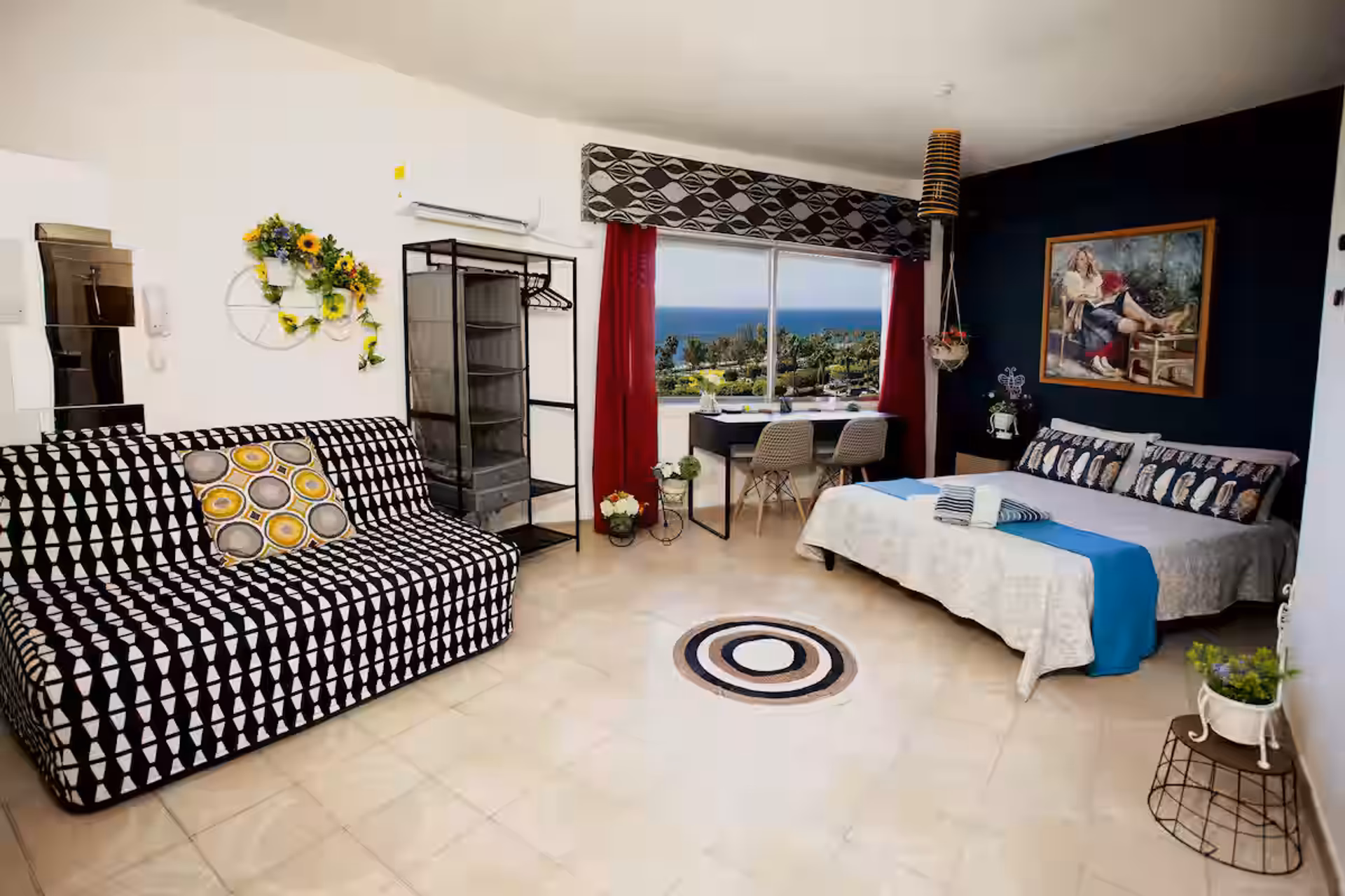 Spacious studio with sea view