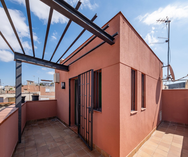 Confy attic with terrace 1 bedroom right in Born