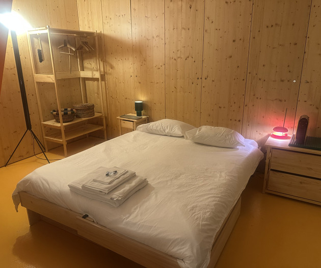 bedroom with private bathroom and patio N.4