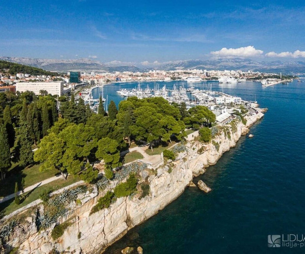 Luxury apartment close to Znjan beach w. sea view