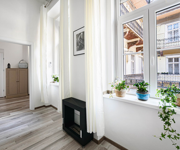 2 BEDROOM APARTMENT NEAR THE OPERA HOUSE