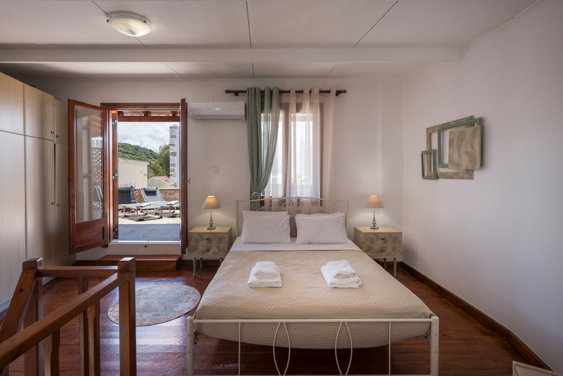 To reach the bedroom, you take an internal staircase, and the bedroom features a comfortable terrace with views of the sea, the village of Plaka, and the mountains.