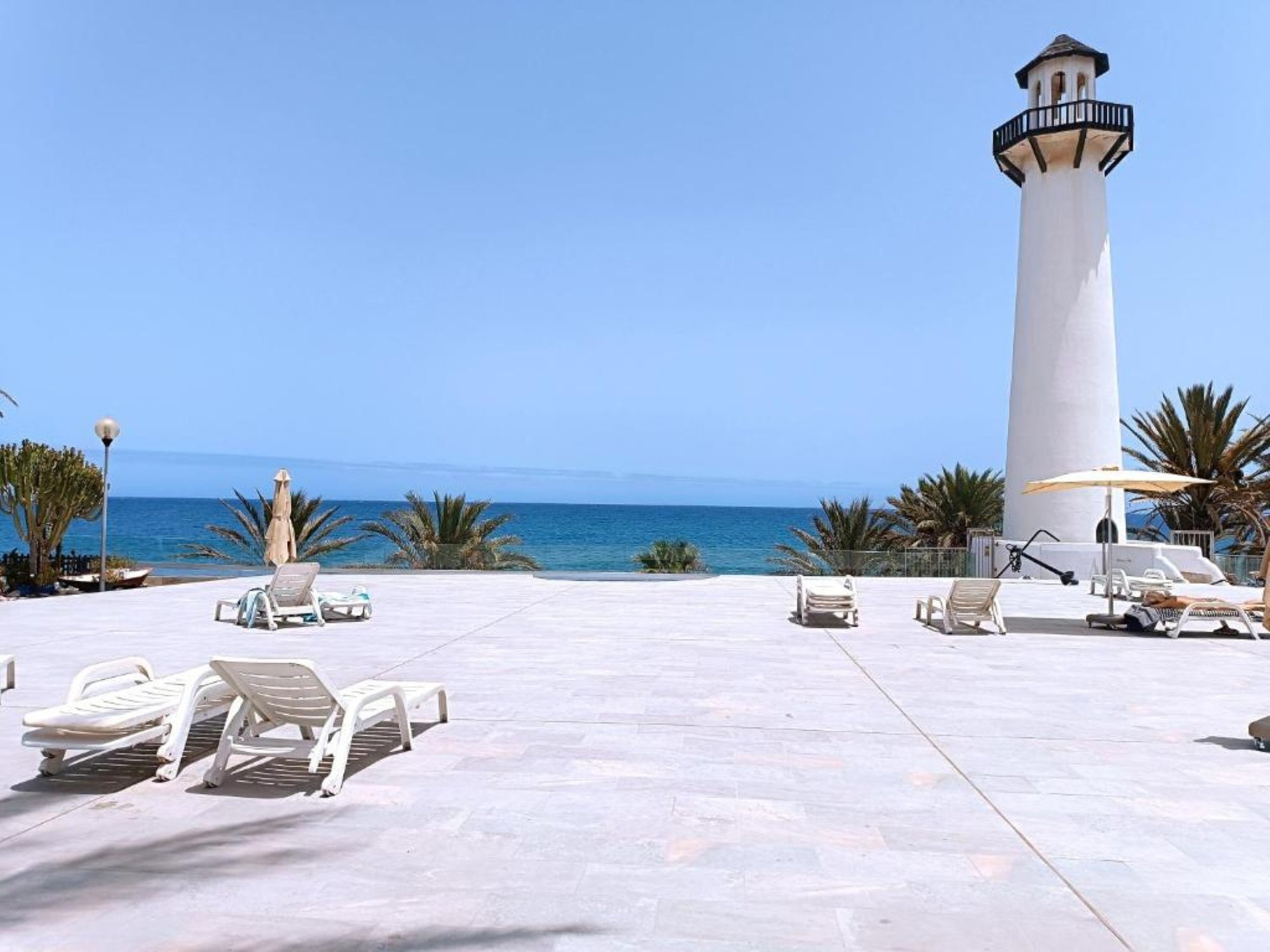 Complex terrace with ocean view