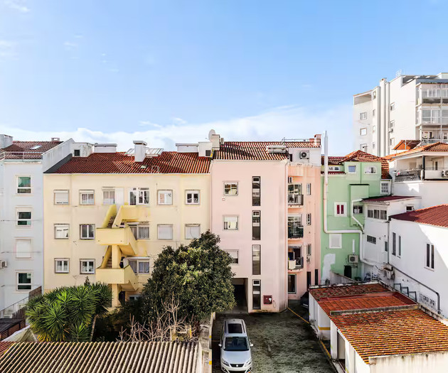 Bright 2-Bedroom Apartment with Terrace near Rato