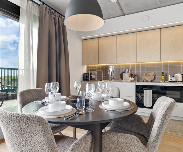 Penthouse Apartment with City Views, Parking + 2BR