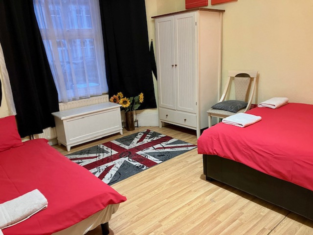 Comfy room in friendly Home-share preview