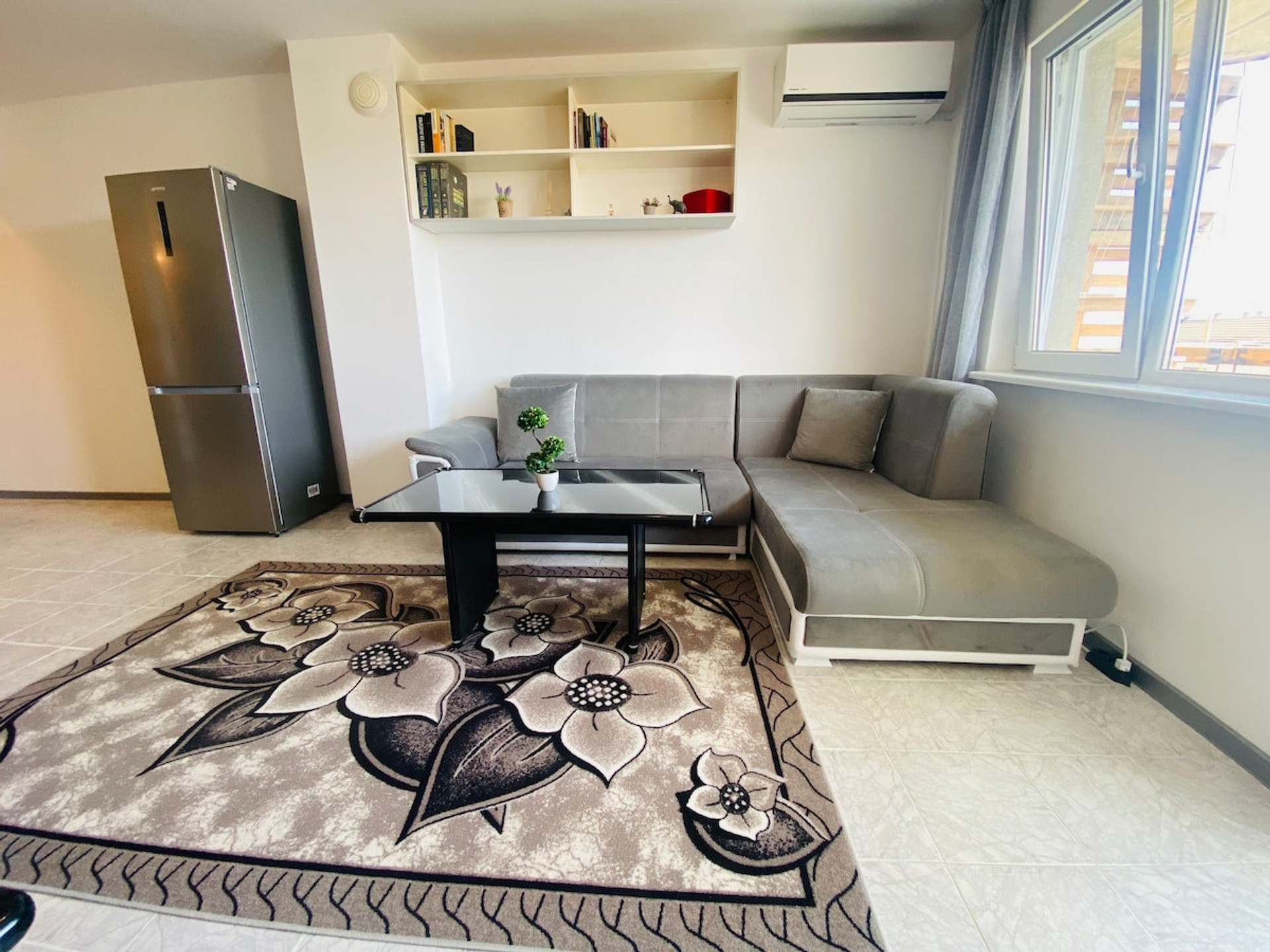 Living room image 2
