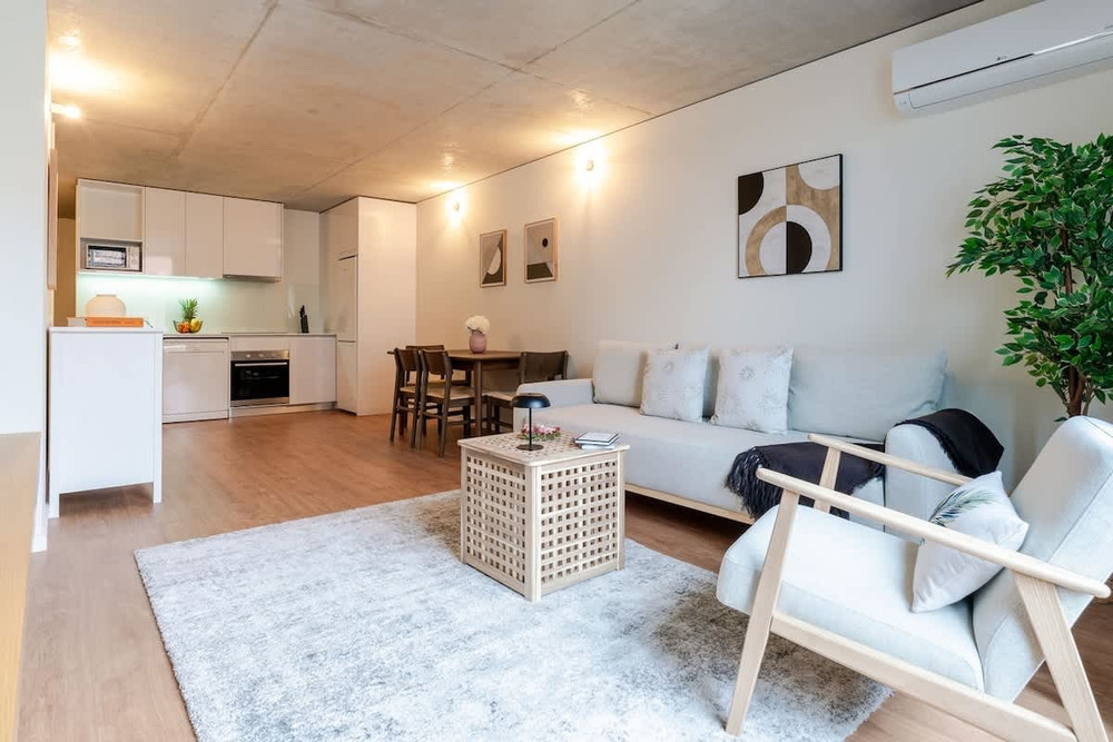 Lovely & Bright Flat by HostWise preview