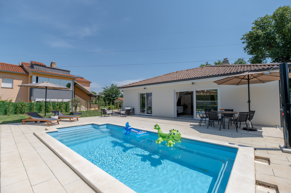Modern house near Labin preview
