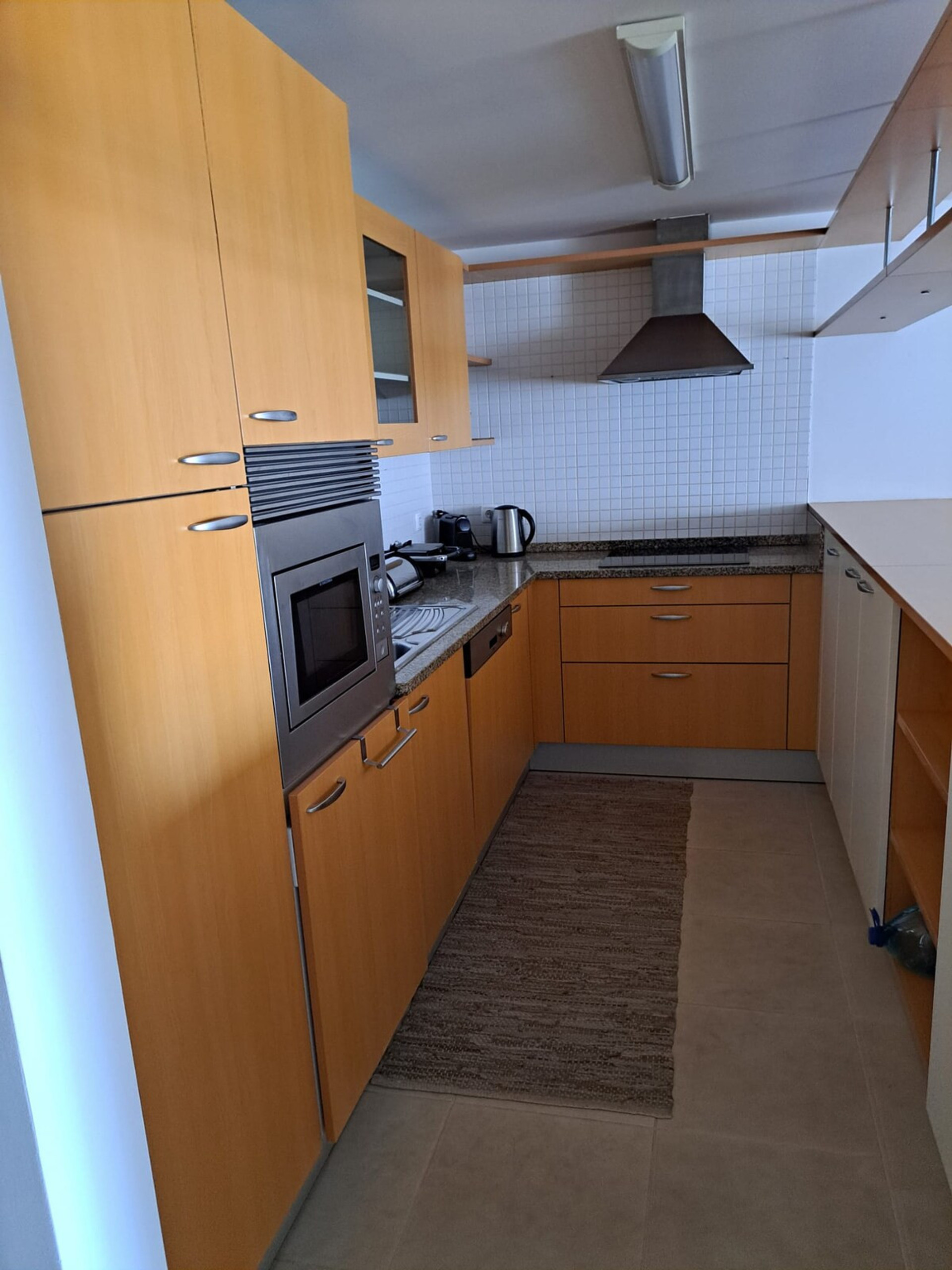 Full kitchen