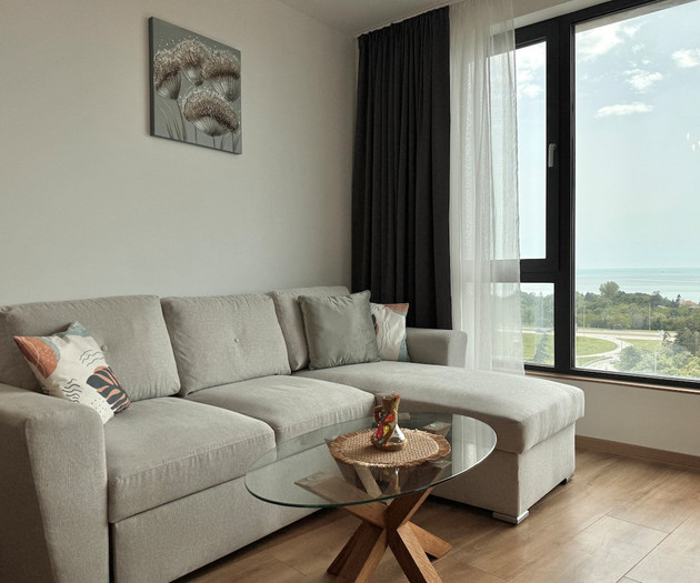 Breeze Home with Panoramic Sea View and Parking
