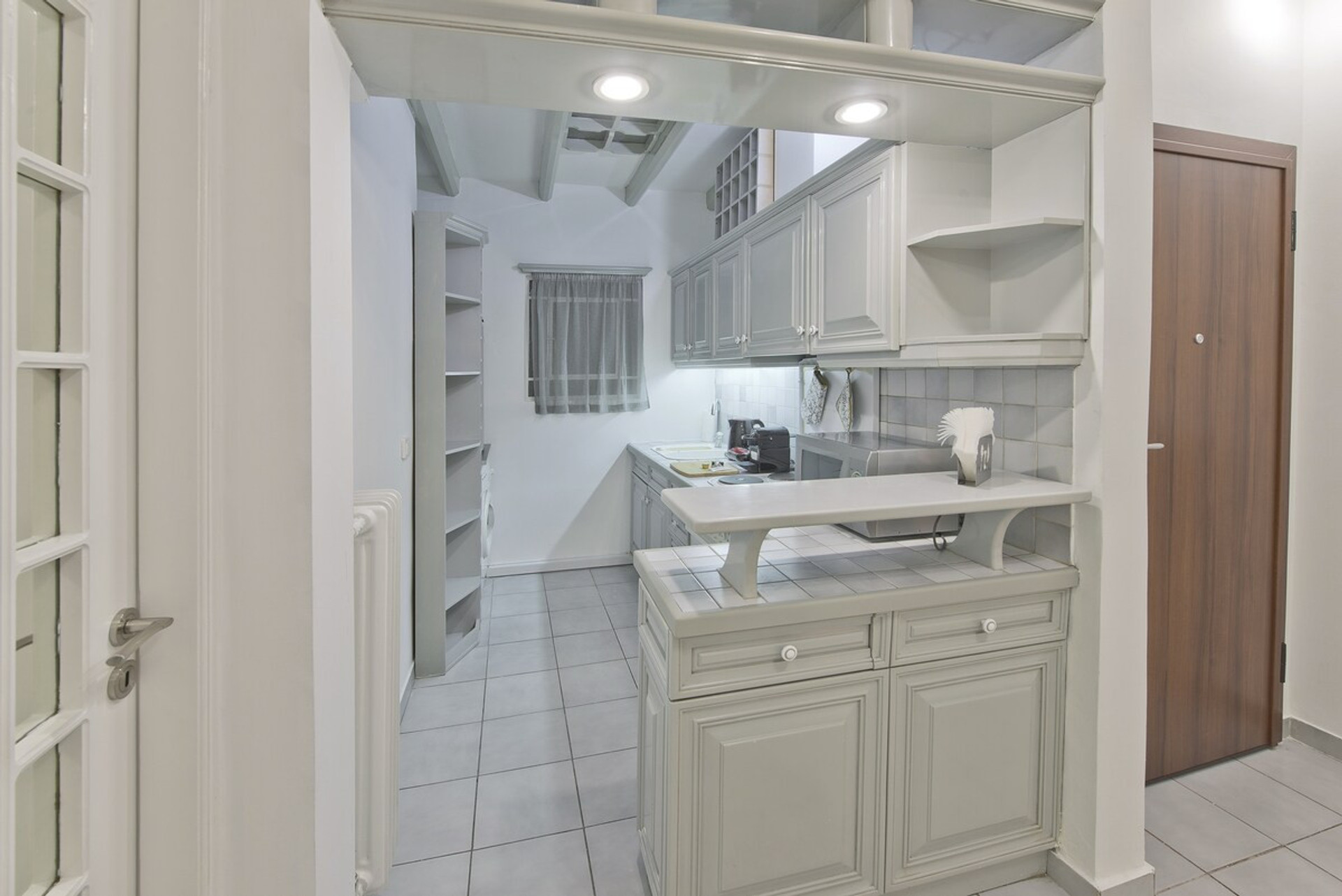 Full kitchen image 2