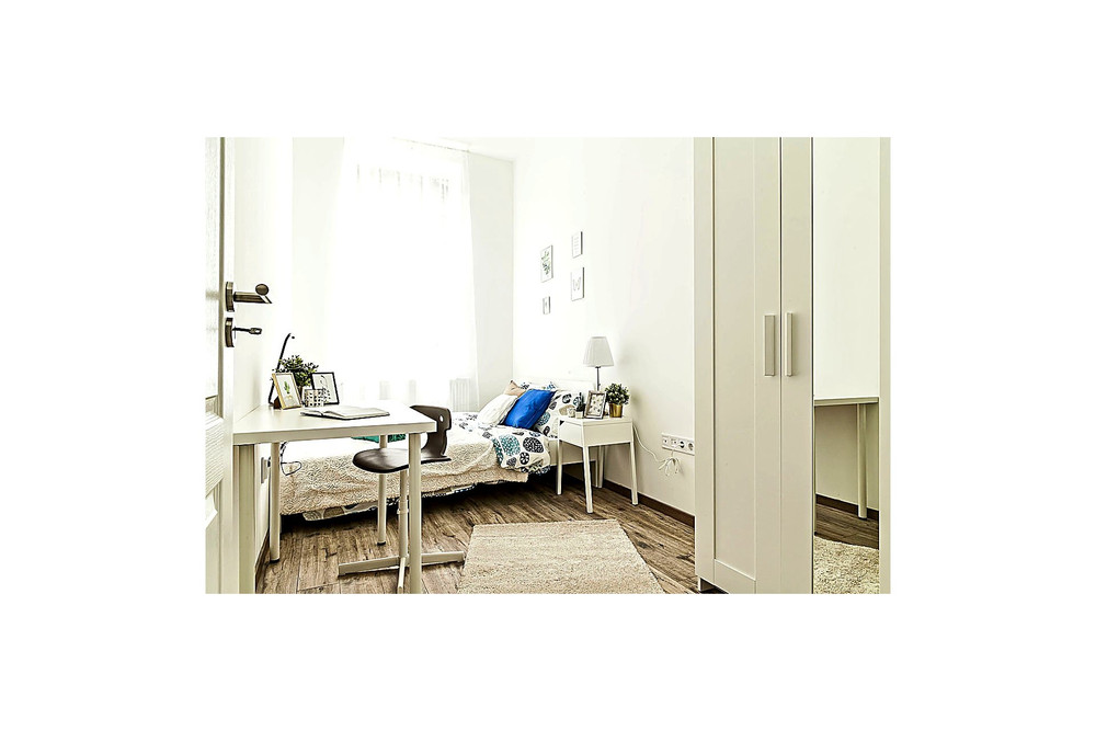 Sunny Room with Workspace | Summer Only preview