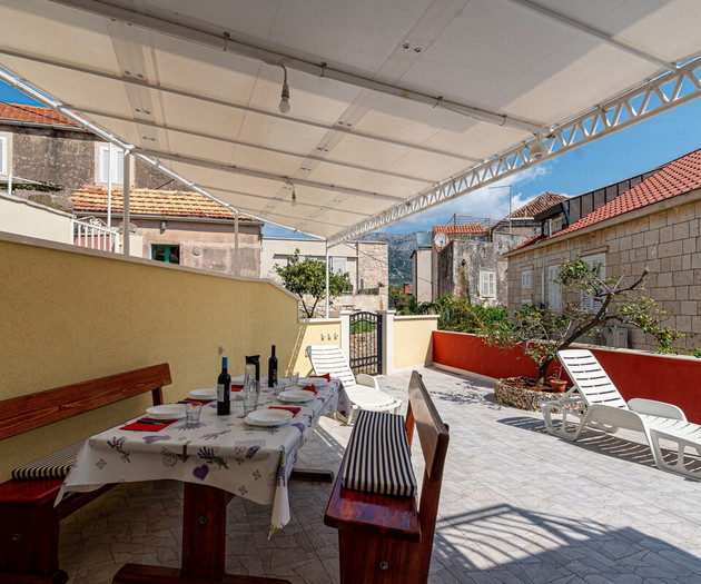 A1 apartment next to the beach, with the sea view