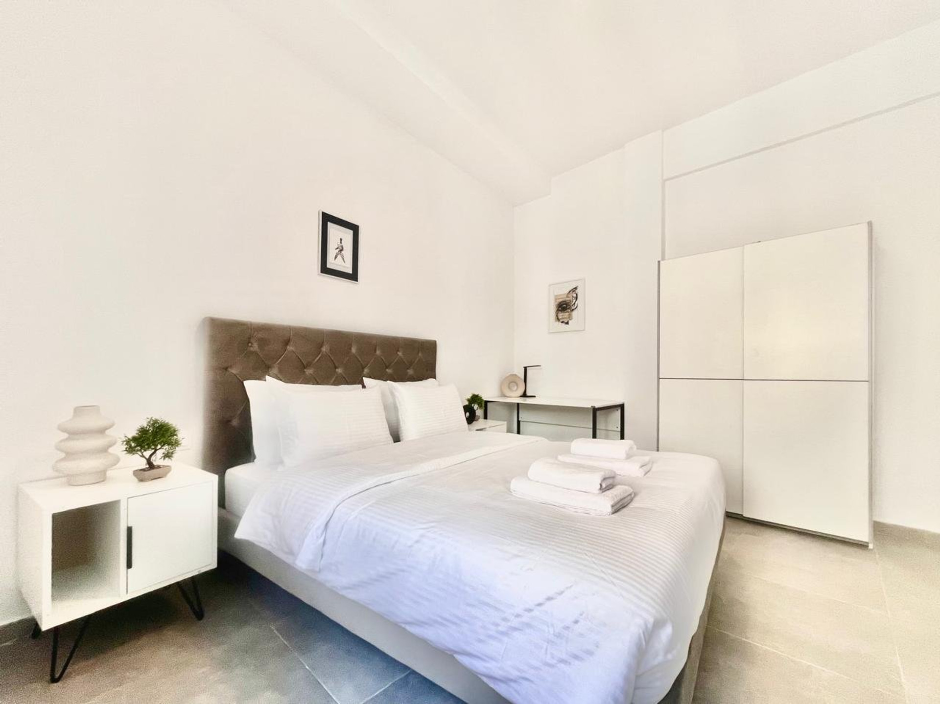 Bedroom with wardrobe and desk