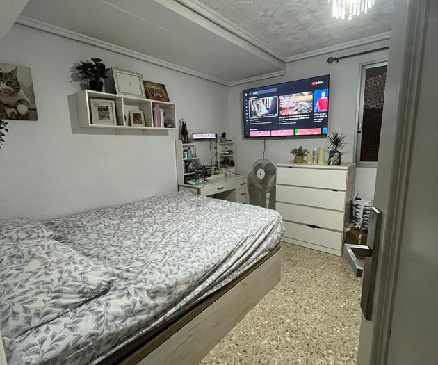 Large, bright kid-friendly home 20 mins from beach