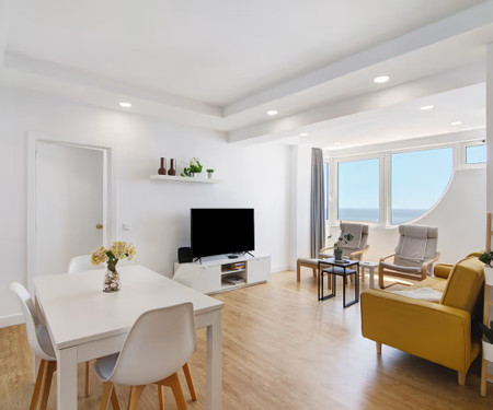 Sunny renovated T2 with Sea View & Wi-Fi