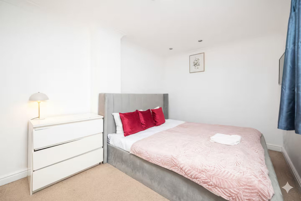 Family-Friendly 3-Bed Haven in Northolt w/Parking preview