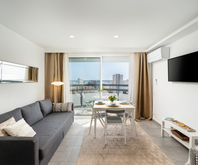 Vista Bonita - Modern apartment with ocean and mou