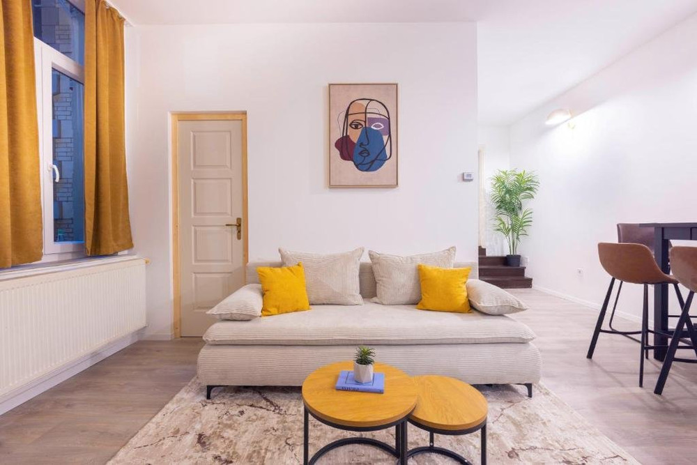 Central n' Cozy T8 Apartment w' 2BEDRM preview