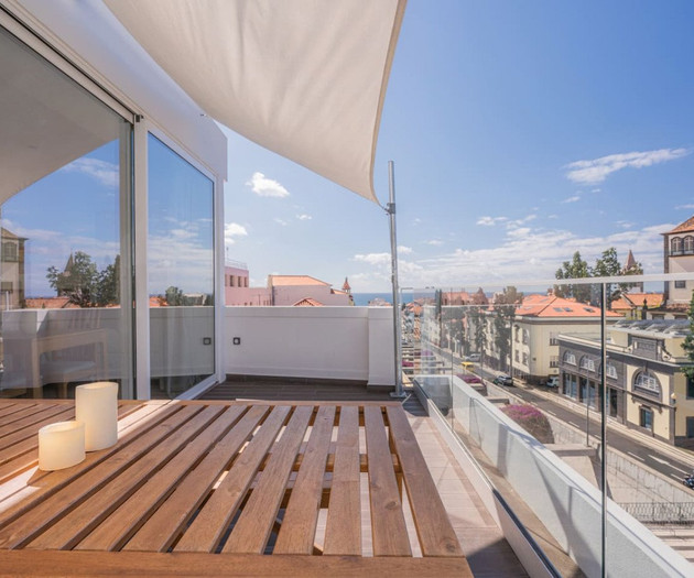 Estúdio no último piso com vista para o oceano no centro do Funchal
