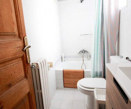 R0302- Room in flat to share in Eixample