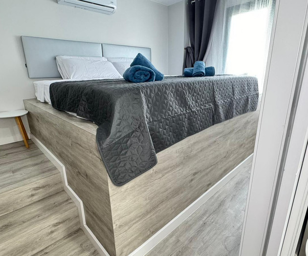 New 1 bedroom apartment KING SIZE bed